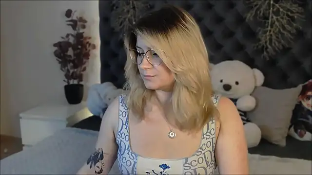 Snapshot of Bryarre chatting on 01-08-25, 08:07 Bryarre online show from 01-08-25, 08:07