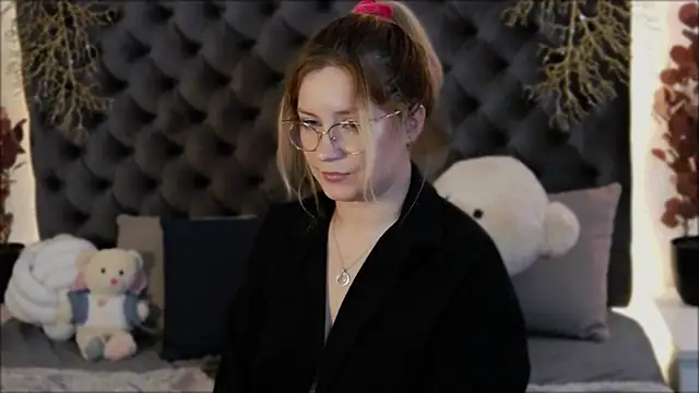 Snapshot of Bryarre chatting on 02-02-25, 11:21 Bryarre online show from 02-02-25, 11:21