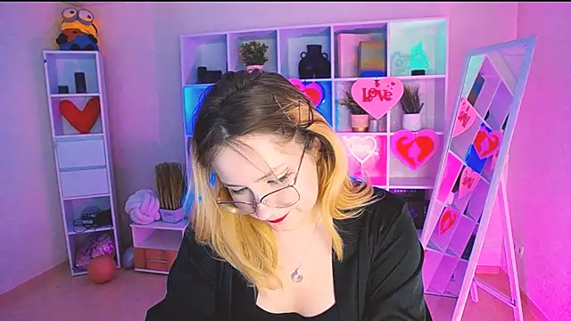 Snapshot of Bryarre chatting on 02-08-25, 11:13 Bryarre online show from 02-08-25, 11:13