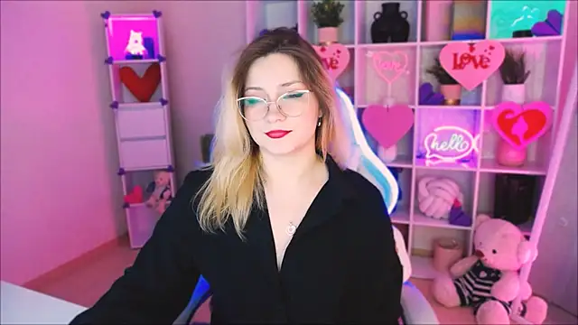 Snapshot of Bryarre chatting on 02-13-25, 11:04 Bryarre online show from 02-13-25, 11:04