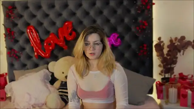 Snapshot of Bryarre chatting on 02-15-25, 04:03 Bryarre online show from 02-15-25, 04:03