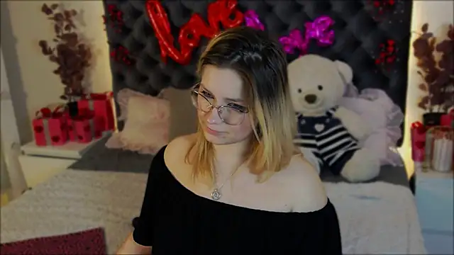 Snapshot of Bryarre chatting on 02-15-25, 07:50 Bryarre online show from 02-15-25, 07:50