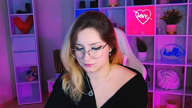Snapshot of Bryarre chatting on 02-23-25, 01:24 Bryarre online show from 02-23-25, 01:24
