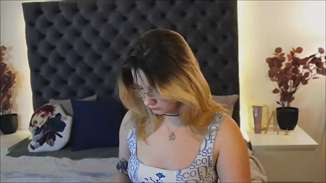 Snapshot of Bryarre chatting on 02-27-25, 07:47 Bryarre online show from 02-27-25, 07:47