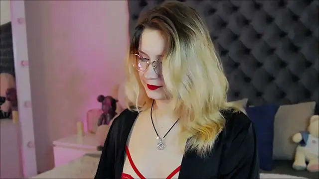 Snapshot of Bryarre chatting on 03-16-25, 08:21 Bryarre online show from 03-16-25, 08:21