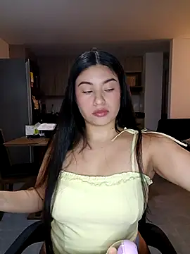 Snapshot of tara20_ chatting on 10-14-25, 05:08 tara20 online show from 10-14-25, 05:08