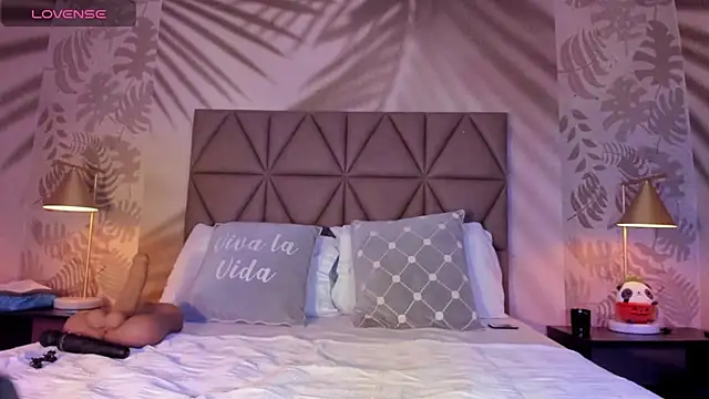 Snapshot of LIAH_IZUMI chatting on 01-03-25, 11:57 LIAH IZUMI online show from 01-03-25, 11:57