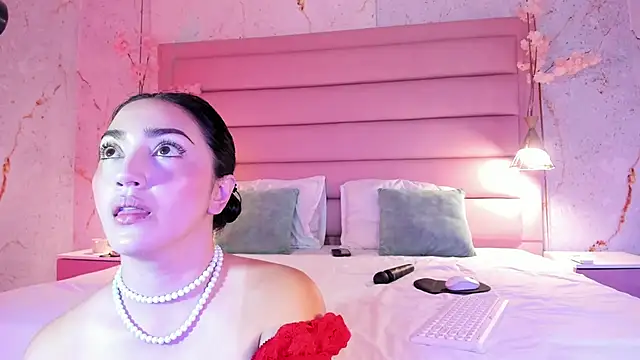 Snapshot of LIAH_IZUMI chatting on 09-17-25, 01:24 LIAH IZUMI online show from 09-17-25, 01:24