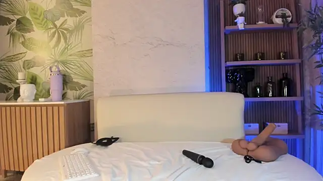 Snapshot of LIAH_IZUMI chatting on 10-28-25, 01:25 LIAH IZUMI online show from 10-28-25, 01:25