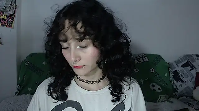 Snapshot of kitty22_ chatting on 12-17-24, 01:16 kitty22 online show from 12-17-24, 01:16