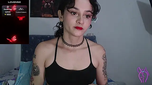 Snapshot of kitty22_ chatting on 03-05-25, 03:51 kitty22 online show from 03-05-25, 03:51