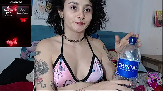 Snapshot of kitty22_ chatting on 10-04-25, 01:53 kitty22 online show from 10-04-25, 01:53