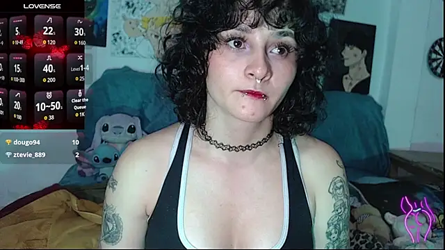 Snapshot of kitty22_ chatting on 10-29-25, 12:18 kitty22 online show from 10-29-25, 12:18