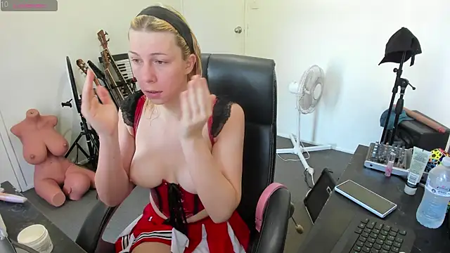 Snapshot of Ts-lucy-lux chatting on 11-05-25, 09:04 Ts-lucy-lux online show from 11-05-25, 09:04