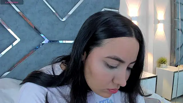 Snapshot of LucciaPorter chatting on 09-27-25, 07:41 LucciaPorter online show from 09-27-25, 07:41