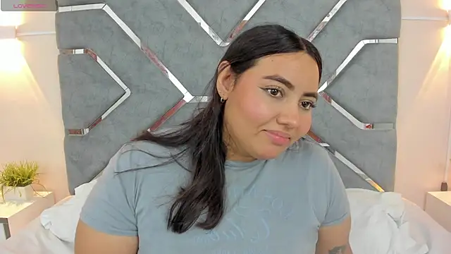 Snapshot of LucciaPorter chatting on 10-08-25, 09:23 LucciaPorter online show from 10-08-25, 09:23