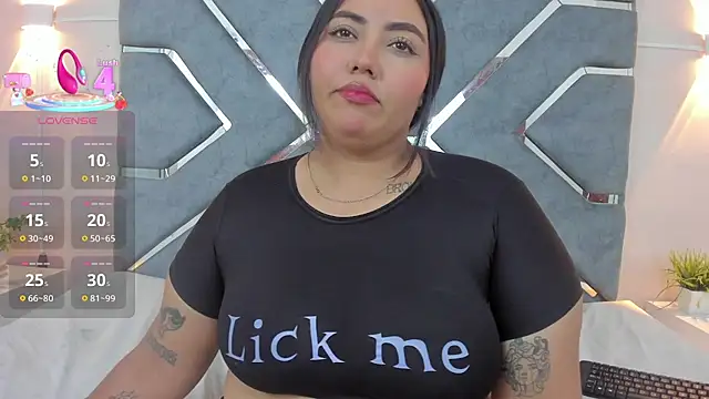 Snapshot of LucciaPorter chatting on 10-09-25, 10:19 LucciaPorter online show from 10-09-25, 10:19