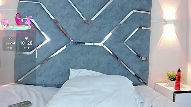 Snapshot of LucciaPorter chatting on 10-10-25, 10:42 LucciaPorter online show from 10-10-25, 10:42