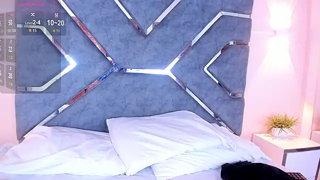 Snapshot of LucciaPorter chatting on 10-20-25, 07:14 LucciaPorter online show from 10-20-25, 07:14