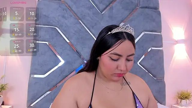 Snapshot of LucciaPorter chatting on 10-24-25, 09:33 LucciaPorter online show from 10-24-25, 09:33