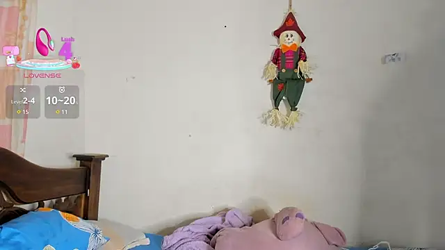 Snapshot of LucciaPorter chatting on 10-31-25, 10:11 LucciaPorter online show from 10-31-25, 10:11