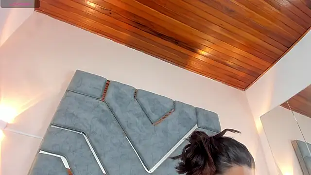 LucciaPorter online show from 01-06-26, 09:18