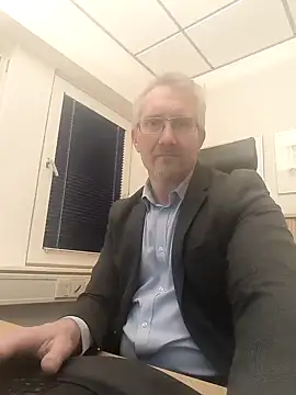 Snapshot of tom-swede chatting on 01-08-25, 03:39 tom-swede online show from 01-08-25, 03:39