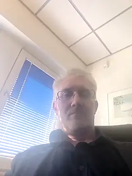 Snapshot of tom-swede chatting on 03-13-25, 02:23 tom-swede online show from 03-13-25, 02:23