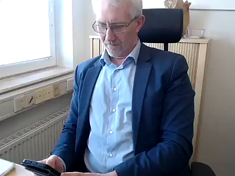 Snapshot of tom-swede chatting on 03-19-25, 09:17 tom-swede online show from 03-19-25, 09:17