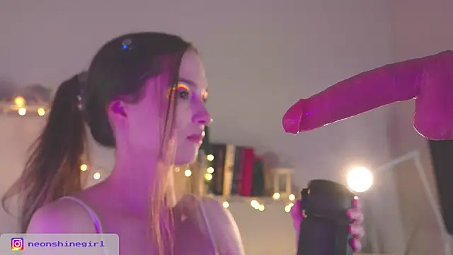 NeonShine online show from 02-25-26, 06:45