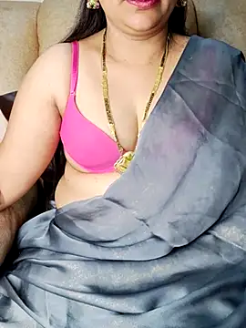 Traditional Housewife  online show from 02-17-25, 06:26