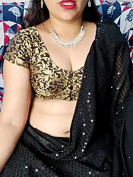 Traditional Housewife  online show from 09-18-25, 12:12