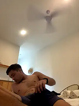 Magicerosxx69 online show from 10-10-25, 09:36