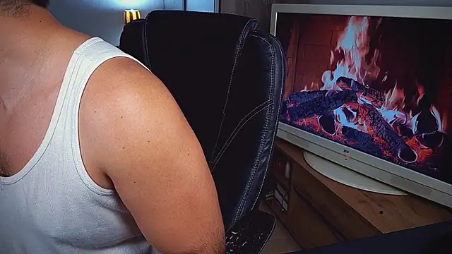 Snapshot of officeman7 chatting on 01-04-25, 08:27 officeman7 online show from 01-04-25, 08:27