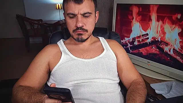 Snapshot of officeman7 chatting on 02-09-25, 04:07 officeman7 online show from 02-09-25, 04:07