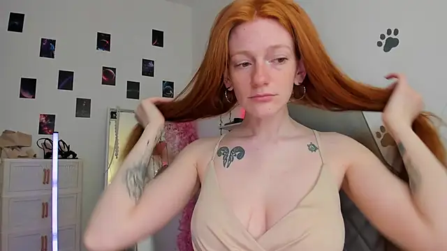 Snapshot of Aliceginger99 chatting on 04-23-26, 01:24 Aliceginger99 online show from 04-23-26, 01:24