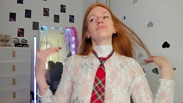 Snapshot of Aliceginger99 chatting on 05-13-26, 01:19 Aliceginger99 online show from 05-13-26, 01:19