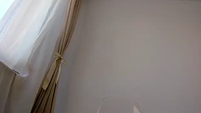 angeloflovee online show from 06-11-26, 04:43