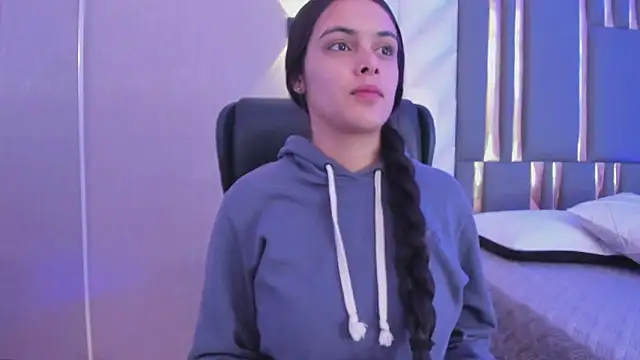 ChloeHarper  online show from 06-12-26, 11:53