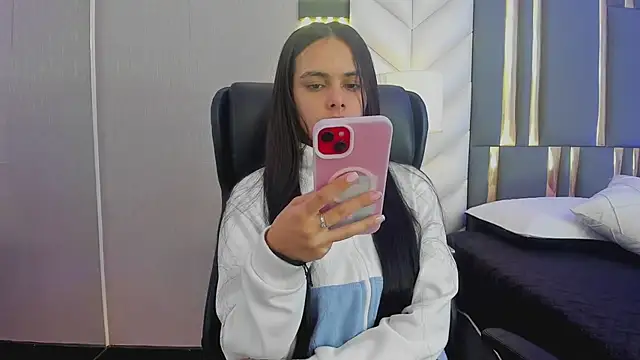 ChloeHarper  online show from 06-21-26, 11:46