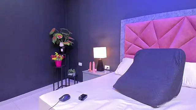 Snapshot of mia_milff chatting on 05-10-26, 06:13 mia milff online show from 05-10-26, 06:13