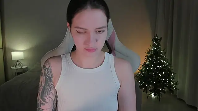 Snapshot of Sonia_moon_ chatting on 12-16-24, 01:21 Sonia moon online show from 12-16-24, 01:21