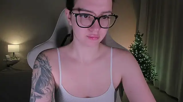 Snapshot of Sonia_moon_ chatting on 12-30-24, 01:37 Sonia moon online show from 12-30-24, 01:37