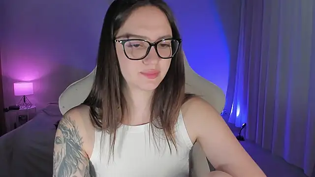 Snapshot of Sonia_moon_ chatting on 01-10-25, 04:44 Sonia moon online show from 01-10-25, 04:44