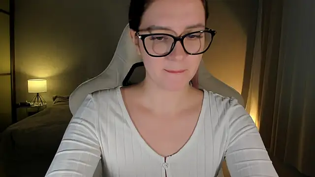 Snapshot of Sonia_moon_ chatting on 01-11-25, 04:27 Sonia moon online show from 01-11-25, 04:27