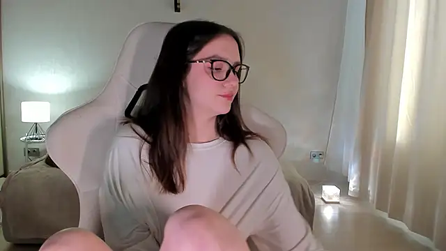 Snapshot of Sonia_moon_ chatting on 01-15-25, 04:36 Sonia moon online show from 01-15-25, 04:36