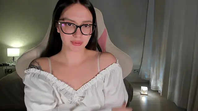 Snapshot of Sonia_moon_ chatting on 01-25-25, 04:23 Sonia moon online show from 01-25-25, 04:23