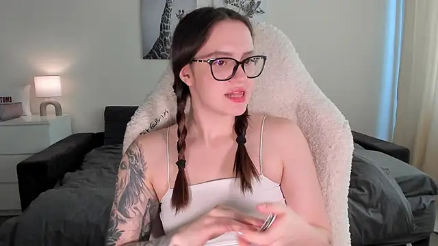 Snapshot of Sonia_moon_ chatting on 03-22-25, 05:39 Sonia moon online show from 03-22-25, 05:39