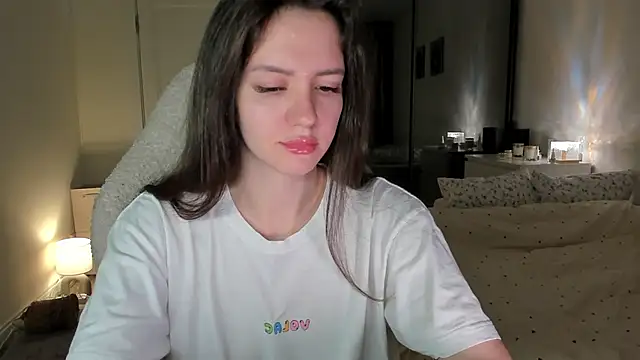 Snapshot of Sonia_moon_ chatting on 10-13-25, 02:22 Sonia moon online show from 10-13-25, 02:22