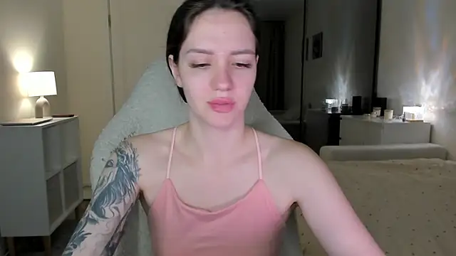 Snapshot of Sonia_moon_ chatting on 10-18-25, 02:36 Sonia moon online show from 10-18-25, 02:36